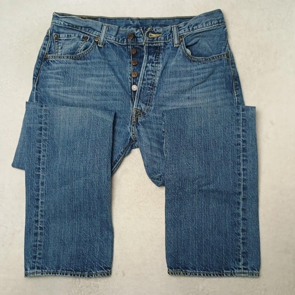 Levis 501 Jeans Mens 34x30 Blue Straight Medium Wash 5-Pocket Denim Regular - Picture 3 of 13